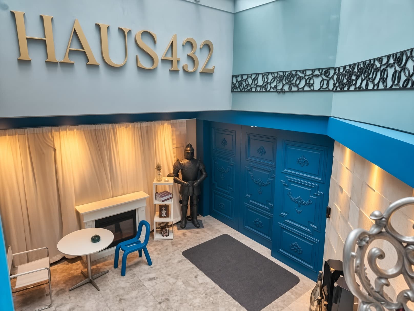 Gangnam House 432 (강남 하우스432) · Blue doors, a white round table and chairs beneath HAUS432 lettering.